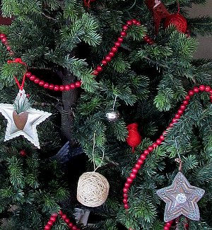 Closeup of Shelia's Restoration Hardware tree.  Click for bigger photo.